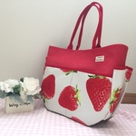 【khpecha6様専用】いちご柄トートバッグL