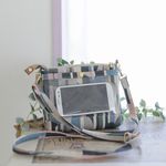 【new】透明ポケットに入れたままスマホが操作できるスマホポシェット/お山ストライプ　ピンク系