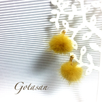 シンプルファー イヤリング／ピアス（マスタード）
