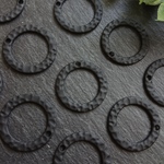 【4個】 26mm マットブラック リング チャーム