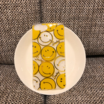 iphoneXSMax/XR対応 スマイル ランダム 6,7,8,7plus,8plus,6splus/X/XS　イエロー