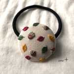 ☆小さな秋 刺繍ヘアゴム ブローチへ変更可能☆