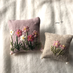 Cosmos 刺繍クッションブローチ☆