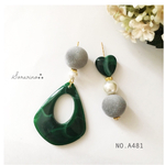 No.A481 お洒落アシメ▸︎▹︎グリーンビーズ×グレー ベロア♕ピアス / イヤリング