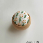 北欧風刺繍のウッドボールピンクッション