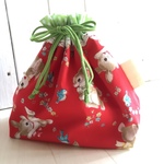 レトロ可愛い　うさぎと小鳥のお弁当袋（レッド×黄緑ドット）①