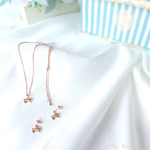 小さなリボンのピアス　【ピンクゴールド色のポストピアス】