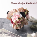 フリルリボンとピンクの薔薇のバンスクリップ　アーティフィシャルフラワー　造花　クリップ　リボン　髪飾り　秋冬　おでかけ