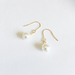 シンプルパールフックピアス