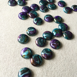 MC.621 ヴィンテージ アバロンカラーのドーム型カボション2個セット(パープル系)