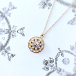 ヴィンテージスワロフスキーのラウンドドロップペンダントネックレス-Crystal and pearls gold-