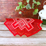 手刺繍たっぷり赤いドイリー  