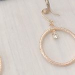 149 ダイヤストーンとゴールドリングのピアス