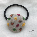 ☆小さな秋 刺繍ヘアゴム ブローチへ変更可能☆