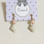 ミルク色ヴィンテージスワロのイヤリング/ピアス