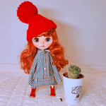 真っ赤なステッチのヒッコリーつなぎ（台形スカート）とニット帽のセット