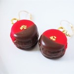 rminty様オーダー♡REDマカロンのチョコがけピアス