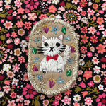 白猫さんの刺繍ブローチ♪