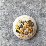 刺繍ブローチ