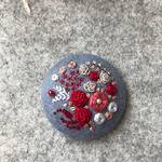 刺繍ブローチ