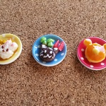 お皿に乗った動物さんのご馳走 ミニチュア