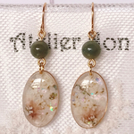 #070ホワイトフラワーとメノウのピアス