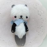 小さなパンダ （水色のスカーフの子）