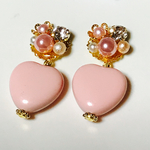 ピンクハートとビジューの可愛いピアス／イヤリング
