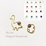 恐竜ピアス