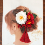 ♯再販　　かわいい和モダン＊白椿&紅椿の髪飾り＊  赤タッセル付き