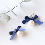 navy ribbon cottonpearl♡　揺れるピアス/樹脂ノンホールピアス(イヤリング）