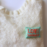 LOVE 刺繍ブローチ YOURSELF