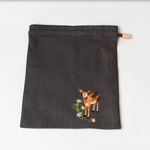 リネンに手刺繍　巾着　鹿(a)