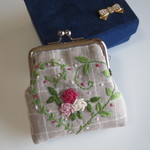 刺繍のがま口（バラ）