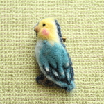 【受注制作】カラフルな鳥のブローチ