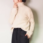 【冬限定2025♪20回以上再販♪即納♪】軽くて暖かい　袖ふわふわ ハイネック ニット アイボリー系