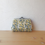 ミモザ刺繍の手のひらがま口