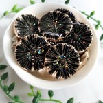 25mm　煌めく花火　ラメ入りボタン　ブラック＆ゴールド　１０個　P462