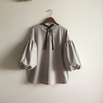 秋冬 ＊ グレージュ  ボリューム袖トップス