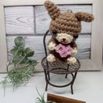 濃い茶うさぎのピンクハート