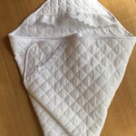 白いコットンレースのおくるみ