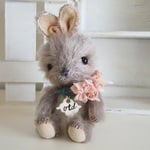 グレーの うさぎさん