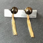 【SALE】ゴールドタッセルとブラックゴールドのアンティークボタンのピアス/イヤリング