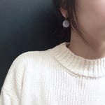 小ぶりなファーピアス【グレー】
