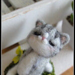 ＊日向ぼっこのねこちゃん（グレー）　切り株＊