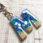 カラフルシェルイニシャルキーホルダー