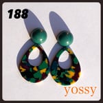 長さ6cm／グリーンカボション＆モザイク柄雫大ぶりピアス