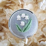 スズランの手刺繍小物ケース   