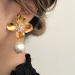 送料無料♡大ぶり メタル フラワー ピアス イヤリング
