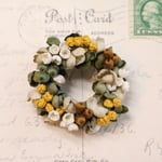 布花　丸い実たちのリースブローチ